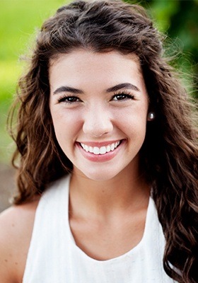 Teen girl with straight smile thanks to Invisalign in Jacksonville